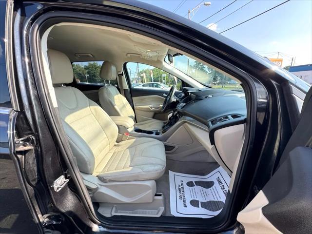 Photo of 2015 Tuxedo Black Ford Escape
