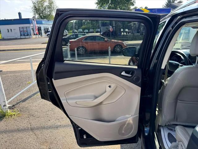 Photo of 2015 Tuxedo Black Ford Escape