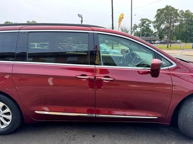 Photo of 2017 Maroon Chrysler Pacifica