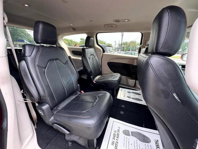 Photo of 2017 Maroon Chrysler Pacifica