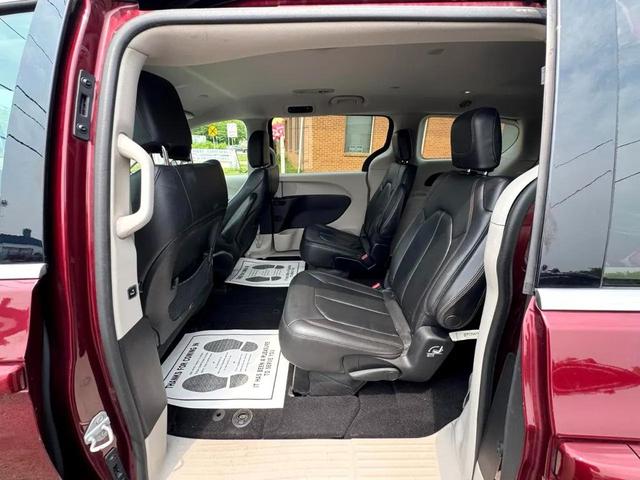 Photo of 2017 Maroon Chrysler Pacifica