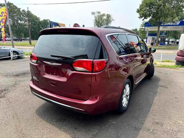 Photo of 2017 Maroon Chrysler Pacifica