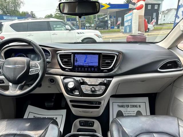 Photo of 2017 Maroon Chrysler Pacifica