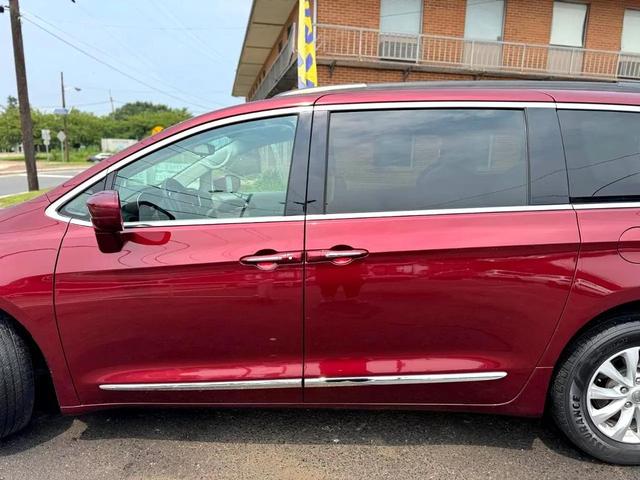 Photo of 2017 Maroon Chrysler Pacifica