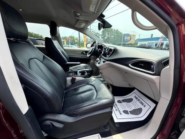 Photo of 2017 Maroon Chrysler Pacifica