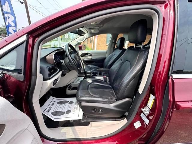 Photo of 2017 Maroon Chrysler Pacifica
