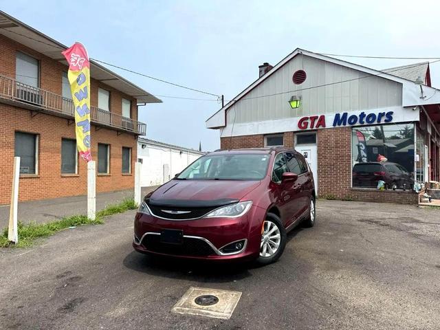 Photo of 2017 Maroon Chrysler Pacifica