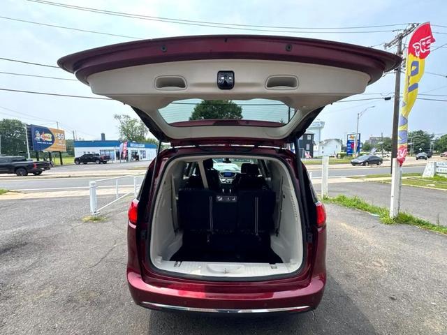 Photo of 2017 Maroon Chrysler Pacifica