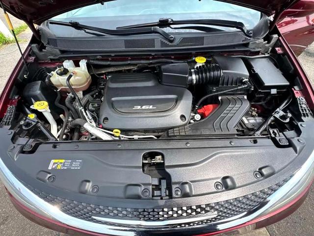 Photo of 2017 Maroon Chrysler Pacifica