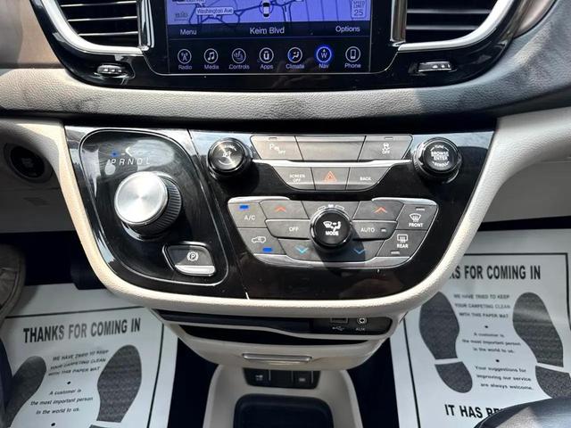Photo of 2017 Maroon Chrysler Pacifica