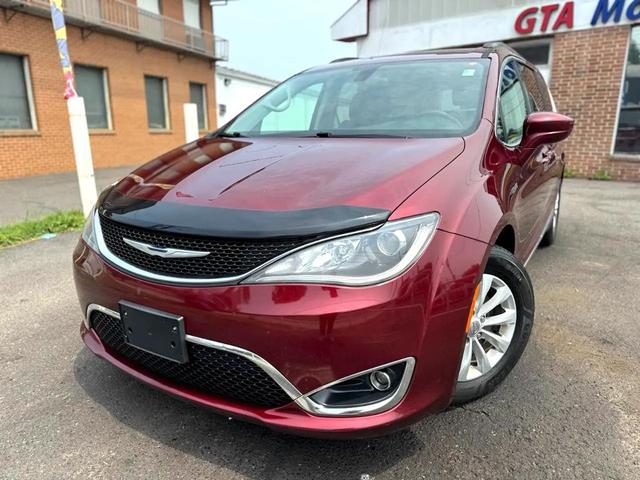 Photo of 2017 Maroon Chrysler Pacifica