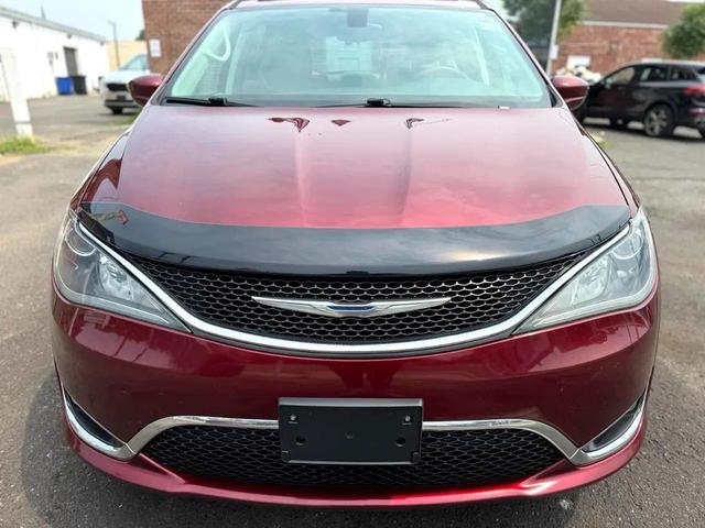 Photo of 2017 Maroon Chrysler Pacifica