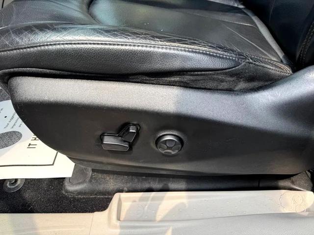 Photo of 2017 Maroon Chrysler Pacifica