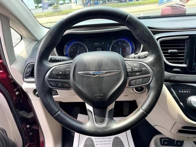 Photo of 2017 Maroon Chrysler Pacifica