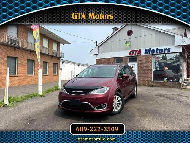 Photo of 2017 Maroon Chrysler Pacifica