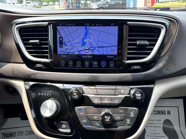 Photo of 2017 Maroon Chrysler Pacifica