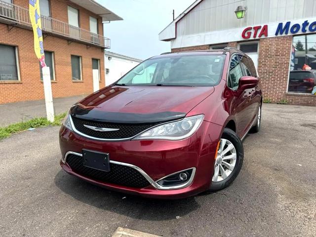 Photo of 2017 Maroon Chrysler Pacifica