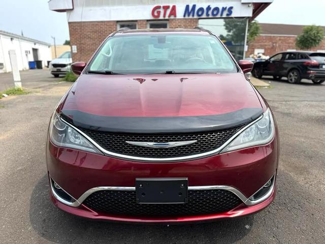 Photo of 2017 Maroon Chrysler Pacifica