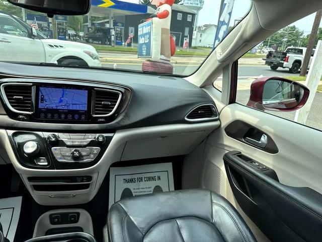 Photo of 2017 Maroon Chrysler Pacifica