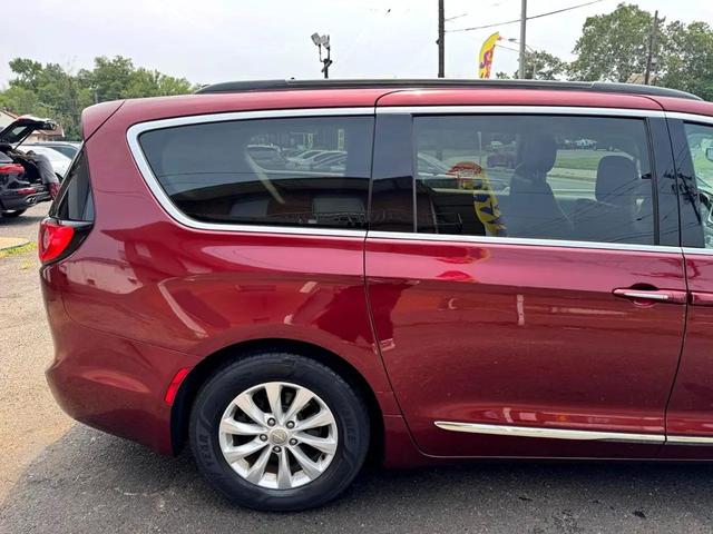 Photo of 2017 Maroon Chrysler Pacifica