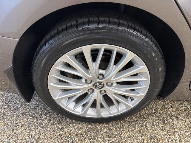 Photo of 2018 Predawn Gray Mica Toyota Camry