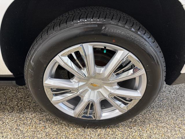 Photo of 2021 Iridescent Pearl Tricoat Chevrolet Suburban