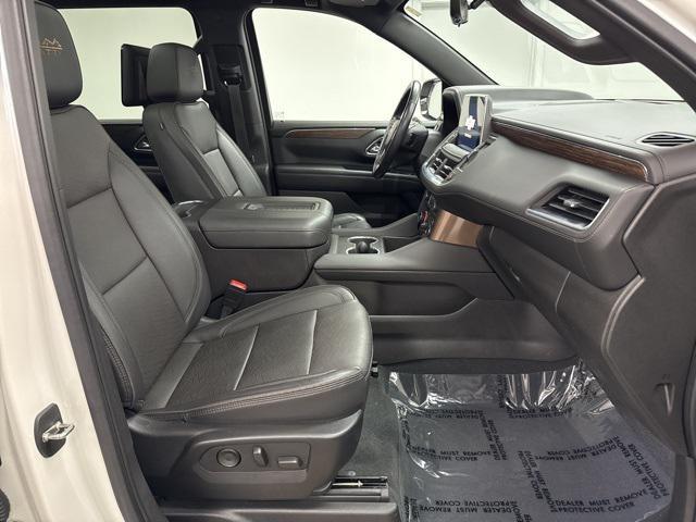 Photo of 2021 Iridescent Pearl Tricoat Chevrolet Suburban