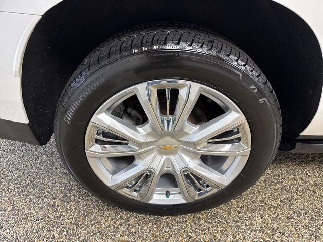 Photo of 2021 Iridescent Pearl Tricoat Chevrolet Suburban