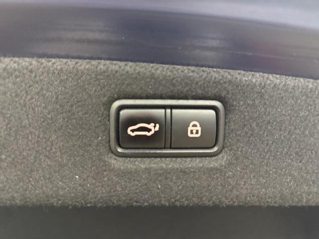 Photo of 2021 Adriatic Blue Genesis G90