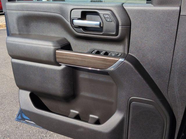Photo of 2022 Northsky Blue Metallic Chevrolet Silverado 2500