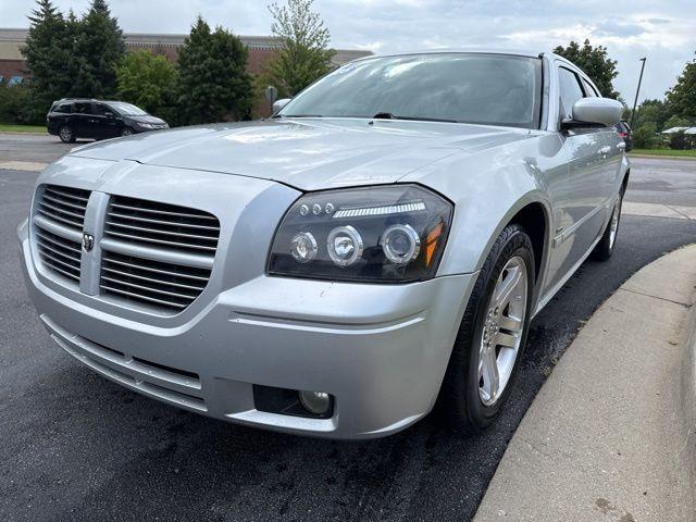 Photo of 2005 Bright Silver Clearcoat Metallic Dodge Magnum