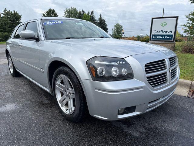 Photo of 2005 Bright Silver Clearcoat Metallic Dodge Magnum