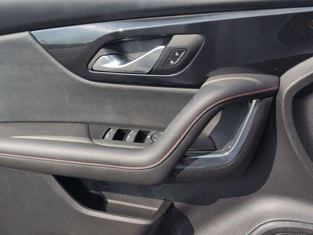 Photo of 2022 Iridescent Pearl Tricoat Chevrolet Blazer