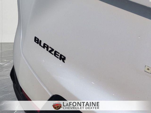 Photo of 2022 Iridescent Pearl Tricoat Chevrolet Blazer