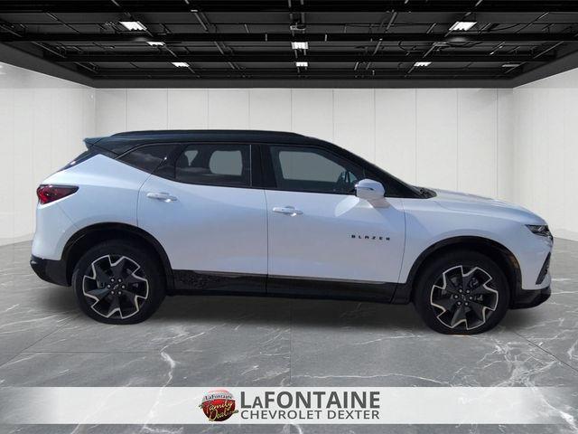 Photo of 2022 Iridescent Pearl Tricoat Chevrolet Blazer