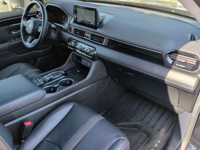 Photo of 2024 Crystal Black Pearl Honda Pilot