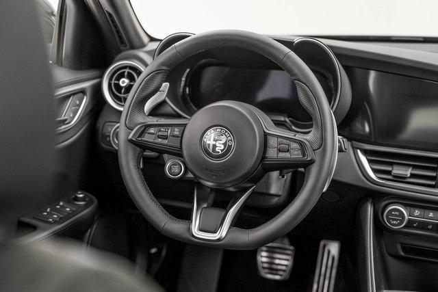 Photo of 2025 Verde Alfa Romeo Giulia