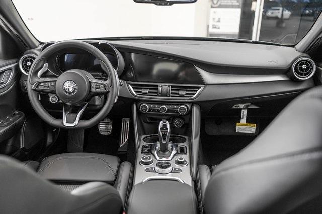 Photo of 2025 Verde Alfa Romeo Giulia