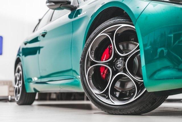 Photo of 2025 Verde Alfa Romeo Giulia