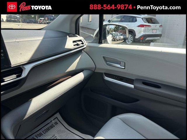 Photo of 2023 Wind Chill Pearl Toyota Sienna