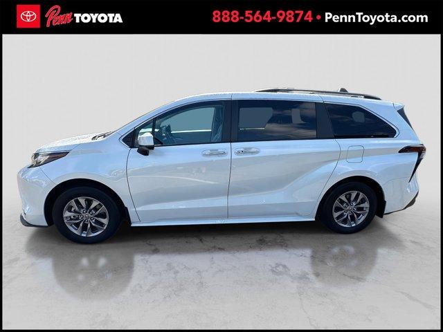 Photo of 2023 Wind Chill Pearl Toyota Sienna