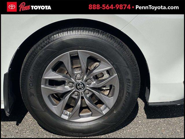 Photo of 2023 Wind Chill Pearl Toyota Sienna