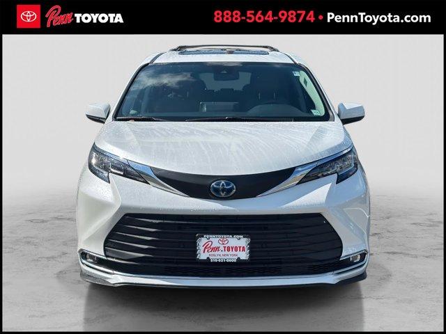 Photo of 2023 Wind Chill Pearl Toyota Sienna