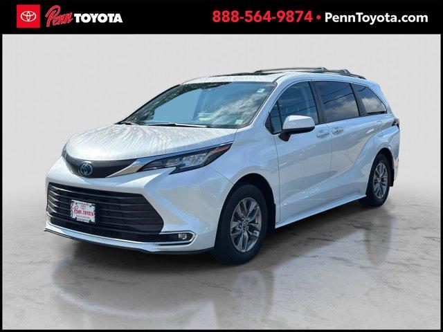 Photo of 2023 Wind Chill Pearl Toyota Sienna