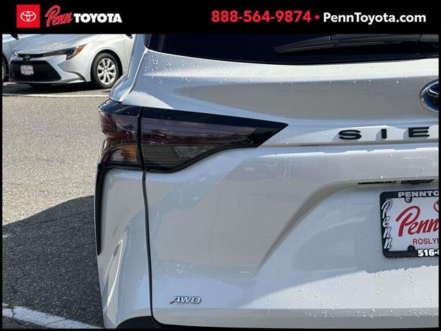 Photo of 2023 Wind Chill Pearl Toyota Sienna