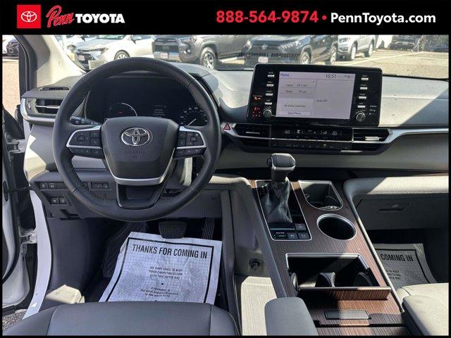 Photo of 2023 Wind Chill Pearl Toyota Sienna
