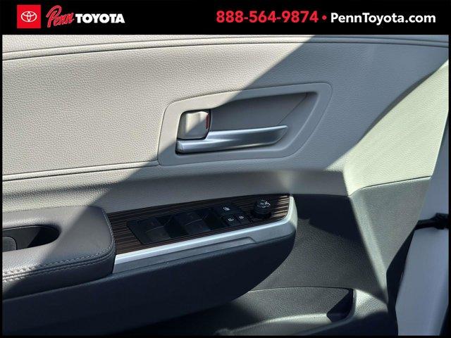 Photo of 2023 Wind Chill Pearl Toyota Sienna