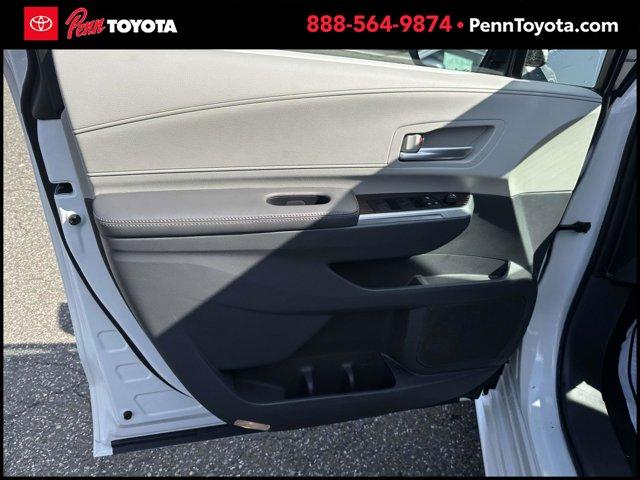 Photo of 2023 Wind Chill Pearl Toyota Sienna