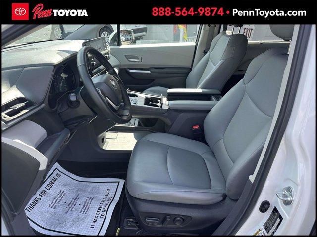 Photo of 2023 Wind Chill Pearl Toyota Sienna