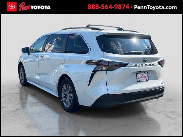 Photo of 2023 Wind Chill Pearl Toyota Sienna